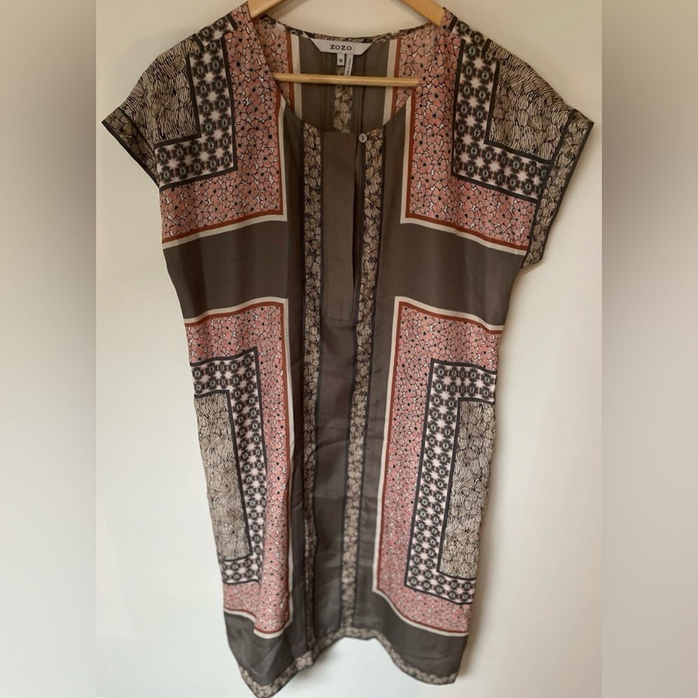 ZOZO Shift Dress Size size Medium. Neutrals and Pink. Floral.